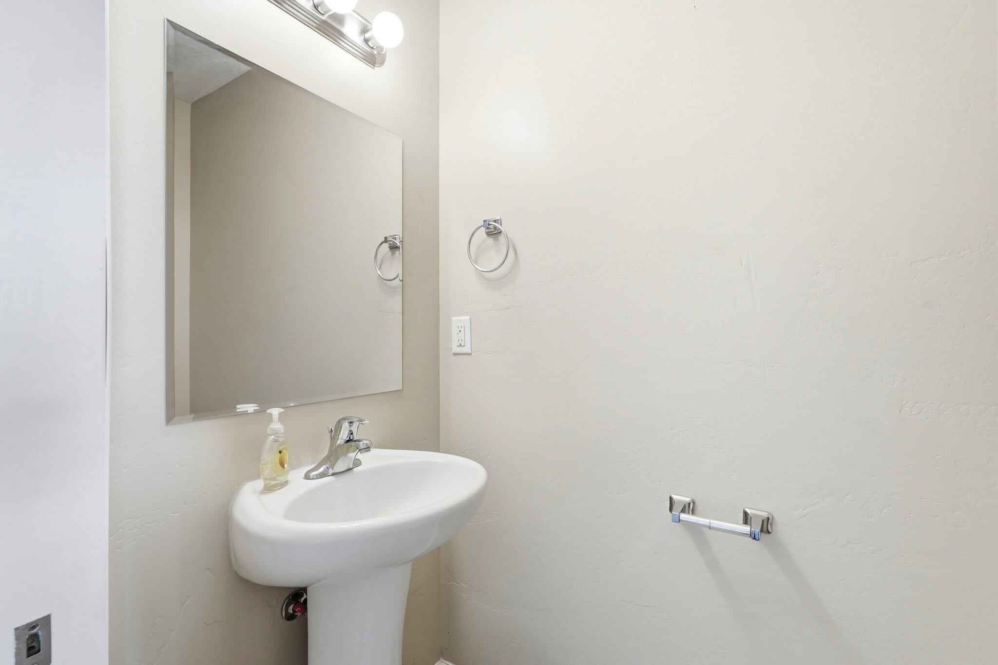 Building Photo - 174 Finlay Dr