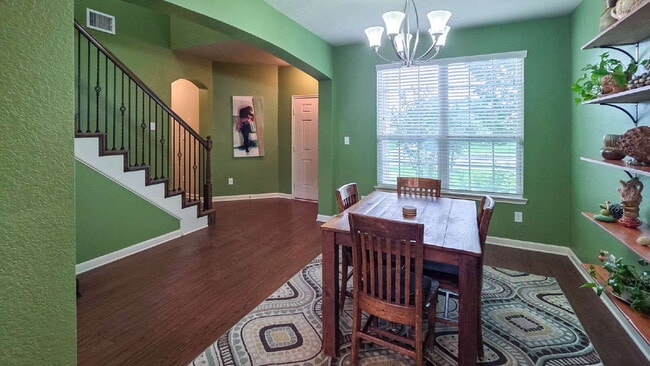 Building Photo - 2025 Stubbs Dr