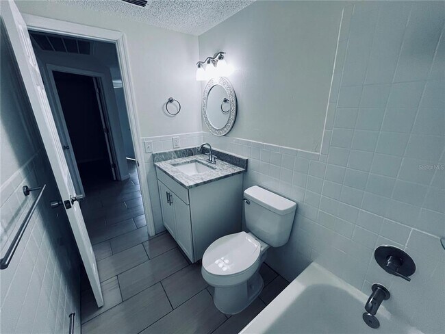 Building Photo - 5323 Satsuma Dr