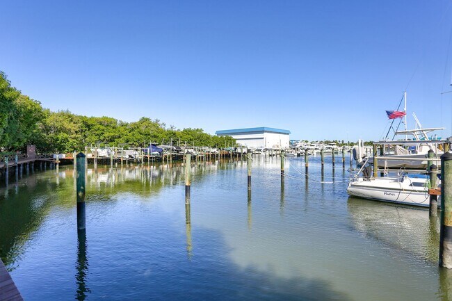 Building Photo - 2/2 UNFURNISHED Condo in Pasadena Cove. Ne...