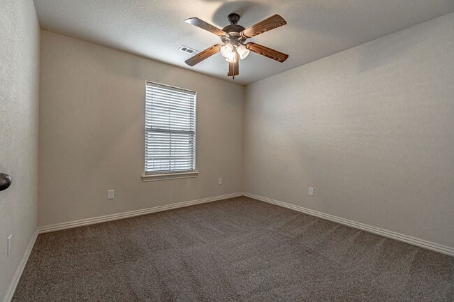 Building Photo - Spacious Centerton Duplex