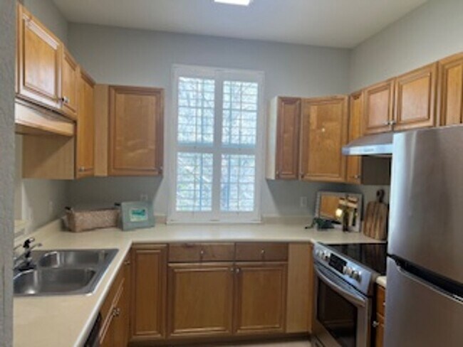 Building Photo - 3rd FL 2/2 Condo Charleston Place