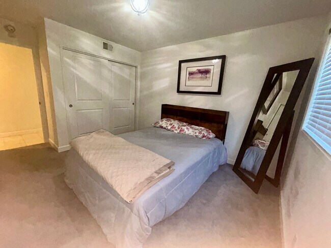 Building Photo - Beautiful Fully Furnished 4Bed/2Bath Home for Rent