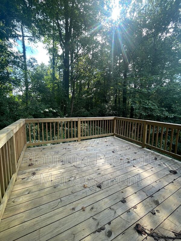 Building Photo - 2564 Timberly Dr SE