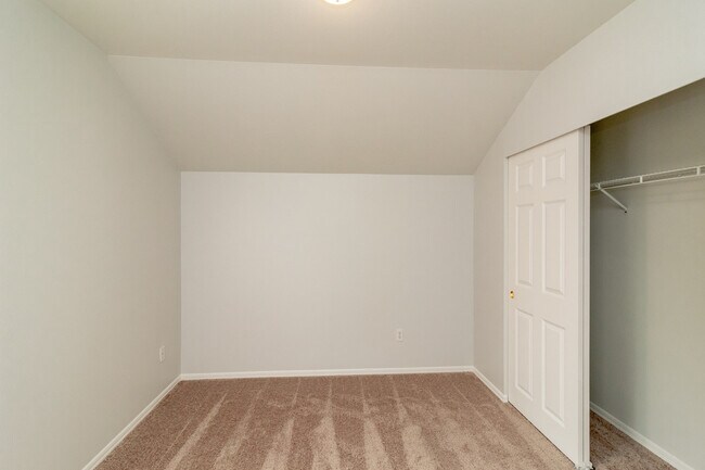 Building Photo - 2073 Palisade Blvd
