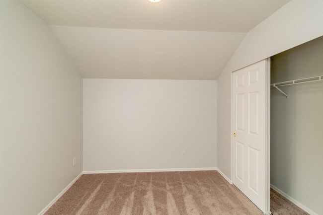 Building Photo - Charming 3-bedroom home with AC on Palisad...