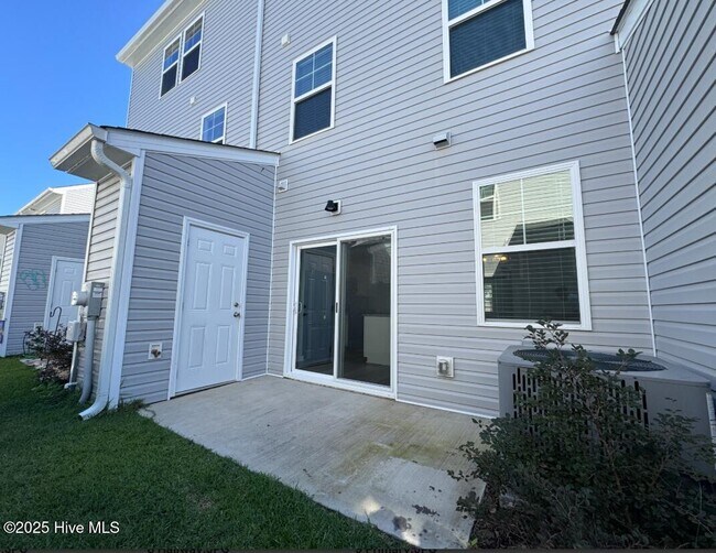 Building Photo - 421 Sunfish LN