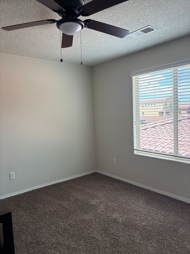 Building Photo - 2217 Violeta Cir SE