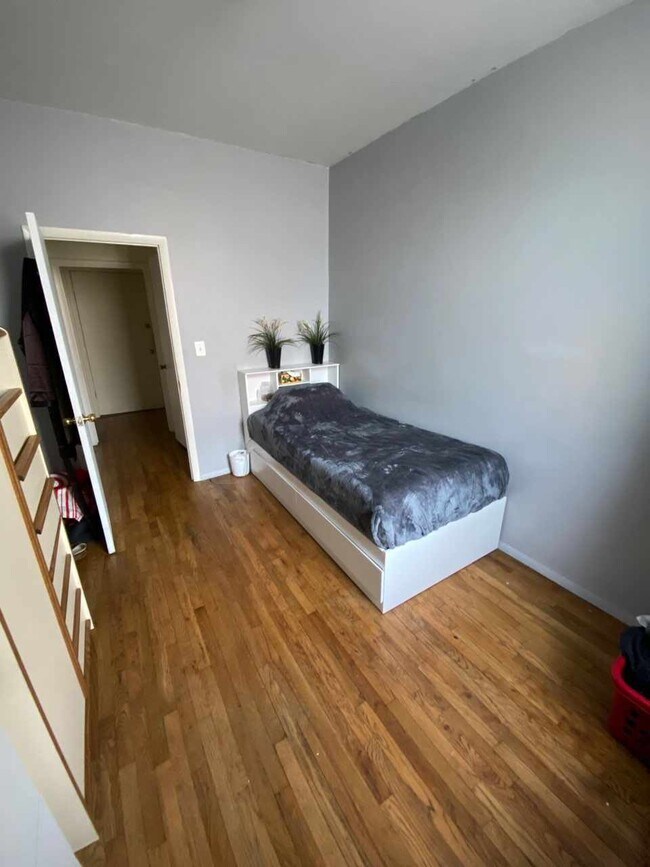 Bedroom - 337 Washington St