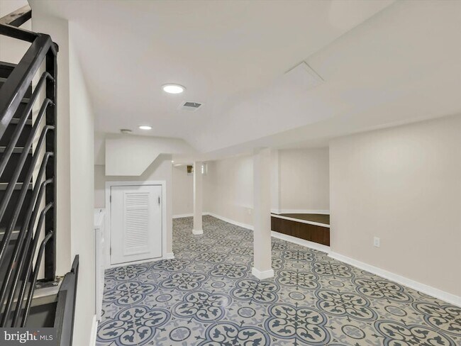 Building Photo - 4210 4th St NW