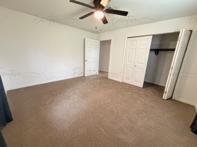 Building Photo - Available Now – Updated 3-Bed, 2-Bath Home in Iowa with Garage