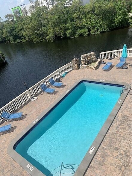 Building Photo - 1400 NE 57th St