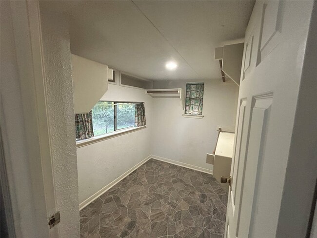 Building Photo - 2561 Pioneer Ln