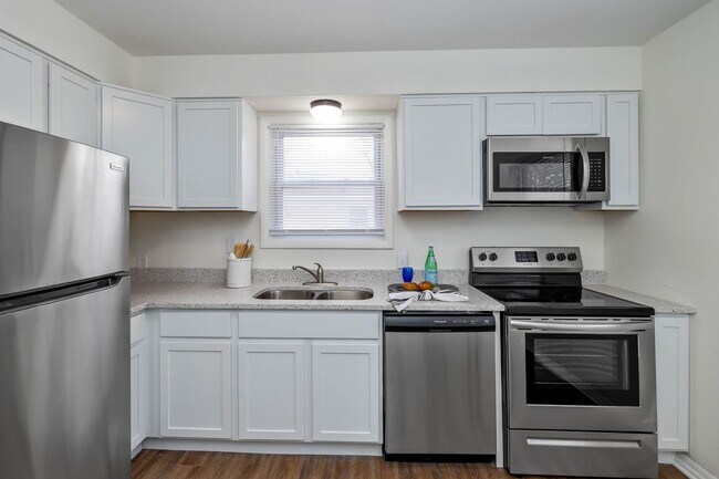 Building Photo - 2025-2027 Fairfax Road