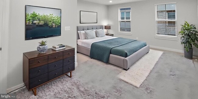 Building Photo - 2542 VERONA Pl