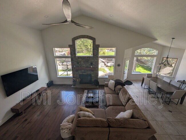 Building Photo - 14457 Gray Fox Dr