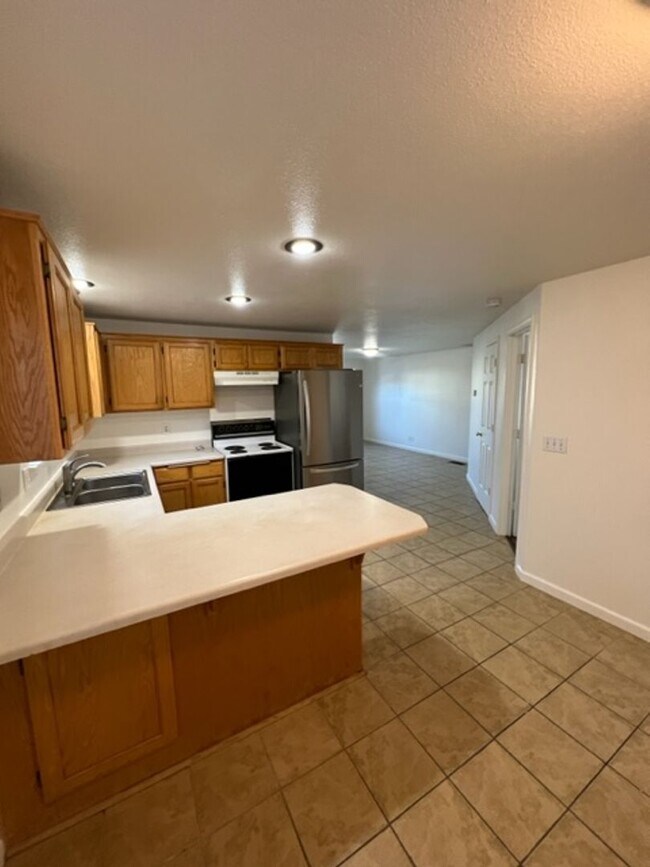 Building Photo - 710-710 Cedar St