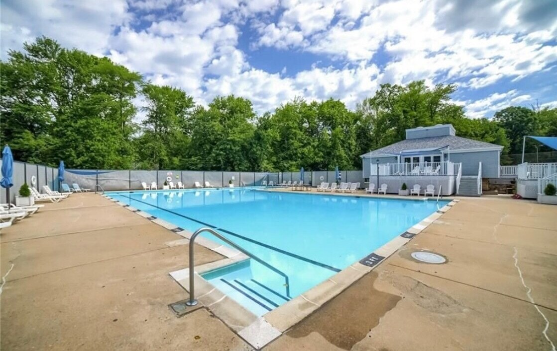 Building Photo - 609 Longfellow Dr