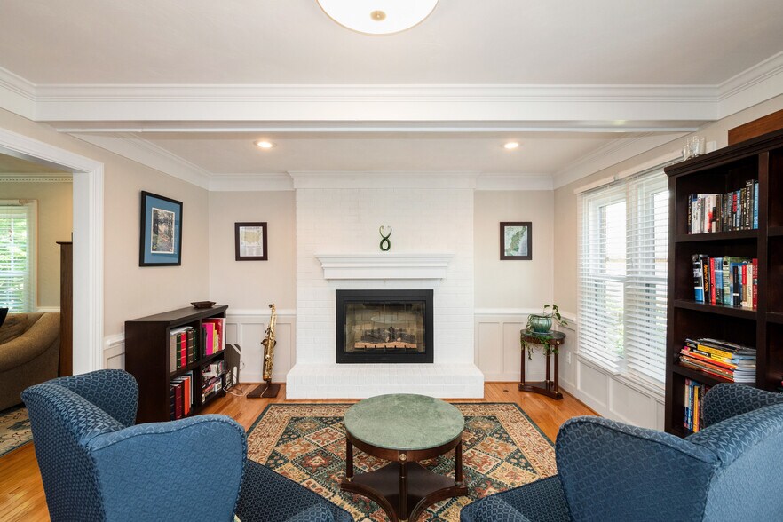 Building Photo - 338 W Olney Rd