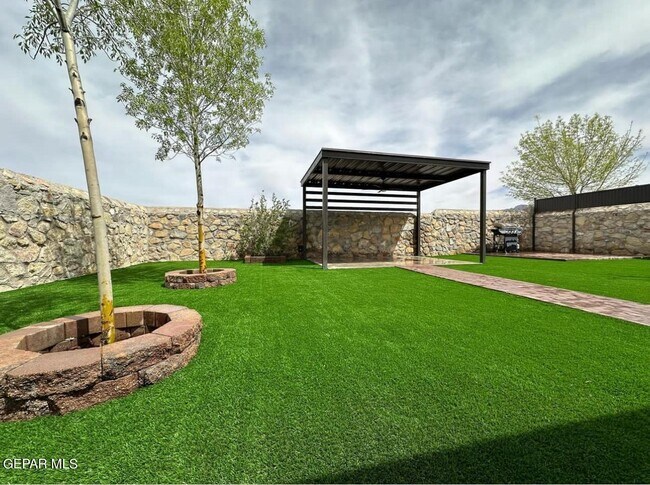 Building Photo - 7365 Dewberry Dr