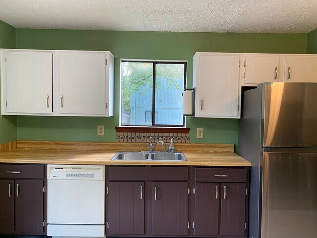 Building Photo - 4068 Buckingham Pl