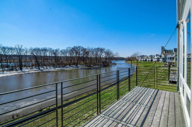 Building Photo - 43 Windward Way