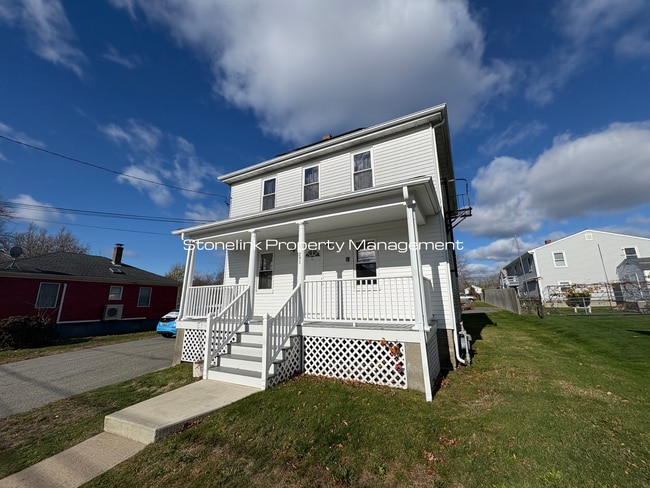 Building Photo - X293 State St