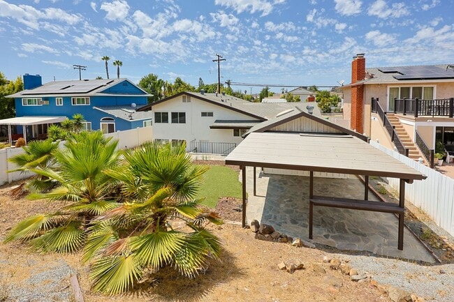 Building Photo - Spacious 5-Bedroom, 3-Bath Home – Convenie...