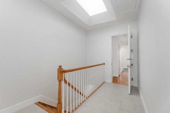 Building Photo - 120 Bowers St