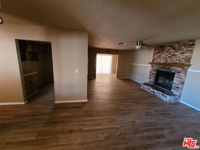 Building Photo - 9825 Sally Ave