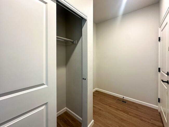 Building Photo - Alder Creek 3bd 2.5ba paired home for rent!