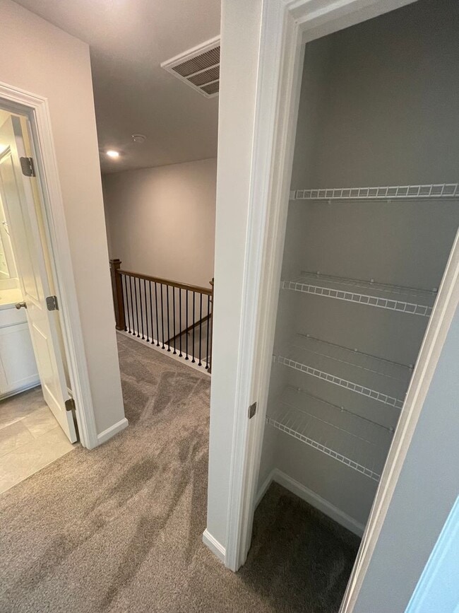 Building Photo - Charming 3 Bedroom Home Located in Raleigh