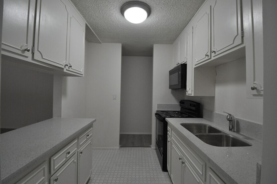 Building Photo - 4936 Whitsett Ave
