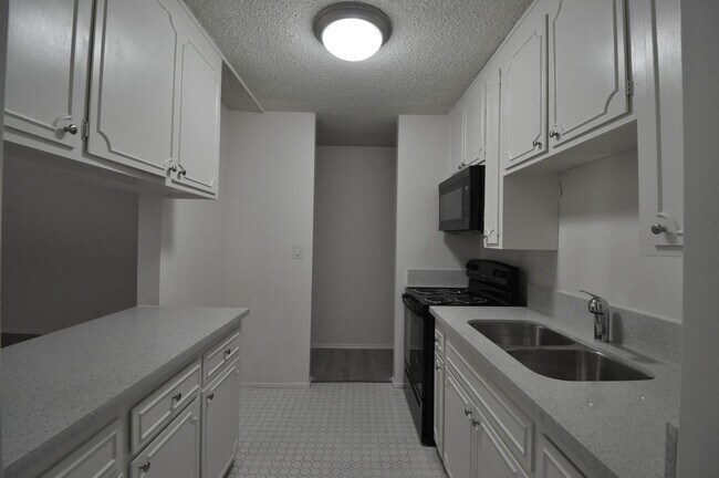 Interior Photo - 4936