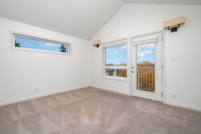 Building Photo - 2Bd/2Ba Seattle Townhouse