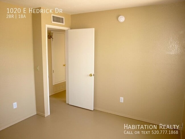 Building Photo - August Pre-Lease!! 2Bed/1Bath Hedrick Acre...