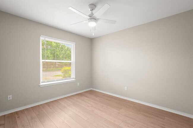 Building Photo - 2113 Rosemary Ln