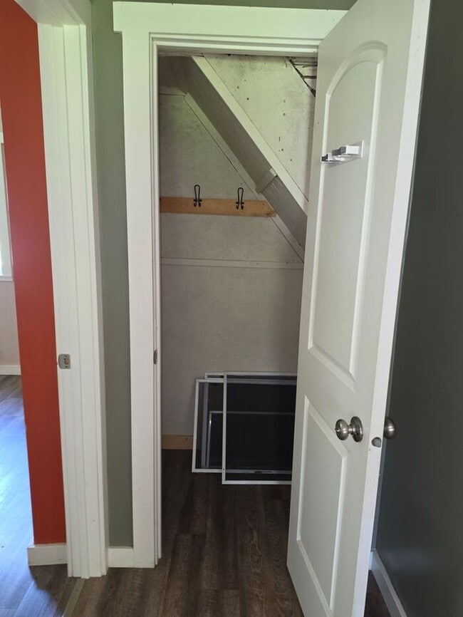 Building Photo - 3 bedroom home Eau Claire
