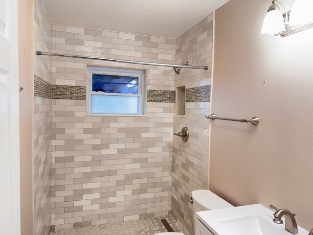 Building Photo - 1911 S Palomar Dr