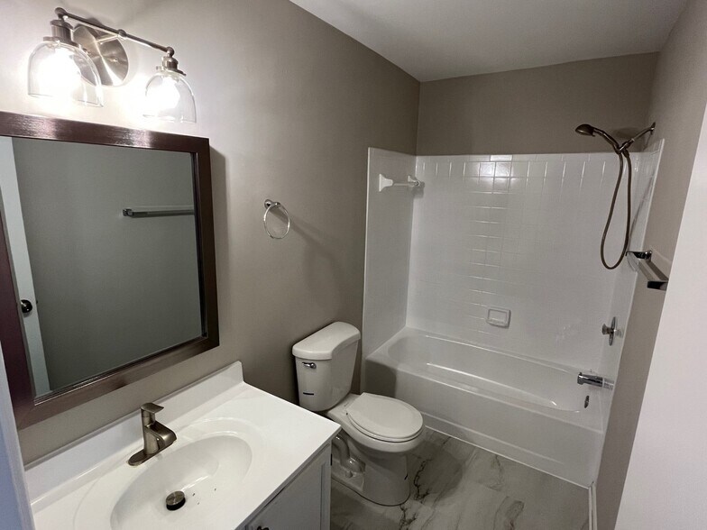 Building Photo - 3085 Bridgeton Ct