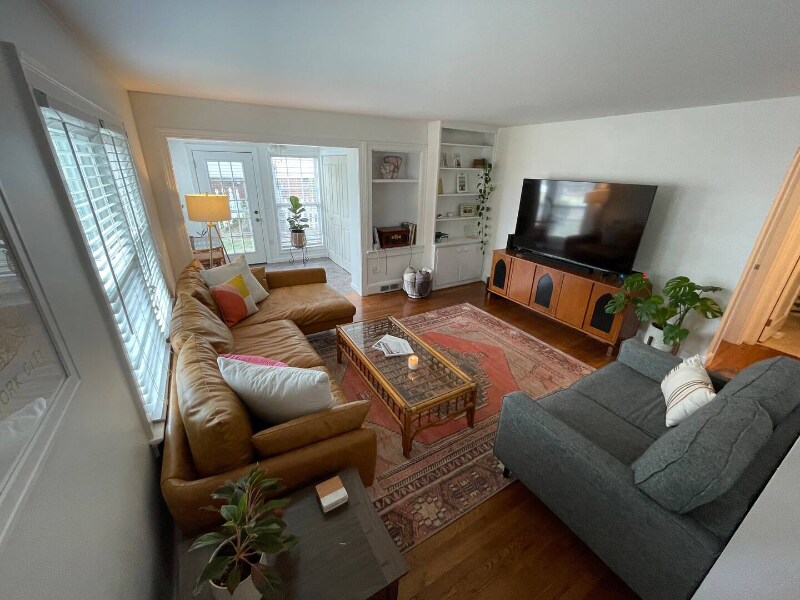Building Photo - 2706 Pope Dr
