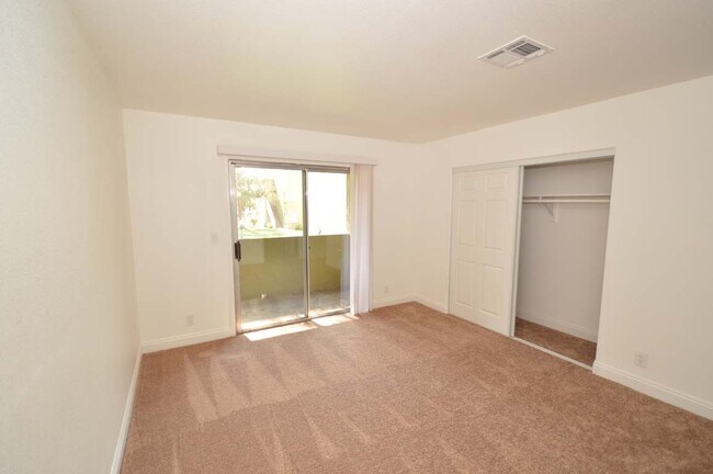 Building Photo - A Spacious and Stylish 2 Bed / 2 Ba Condo Gated Community