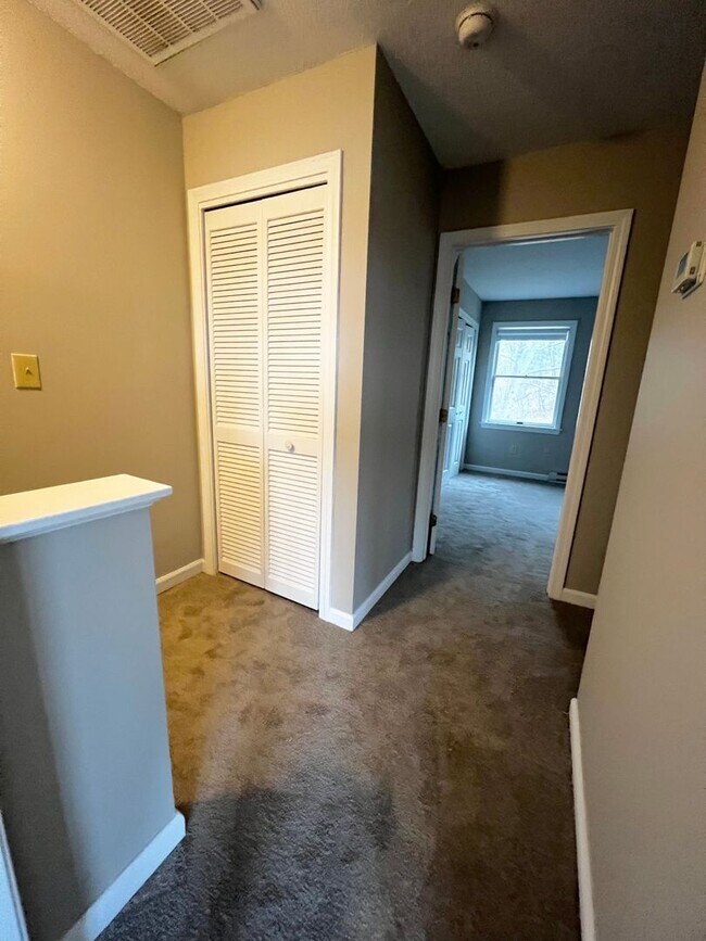 Building Photo - Rarely available Lake Vista Townhouse - en...