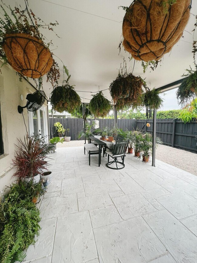 Building Photo - 9775 Arbor Meadow Dr