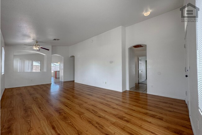 Building Photo - 3Bed/2Bath House at Northern Ave/87th Ave! Ready for Immediate Move-In! – Corner Lot!