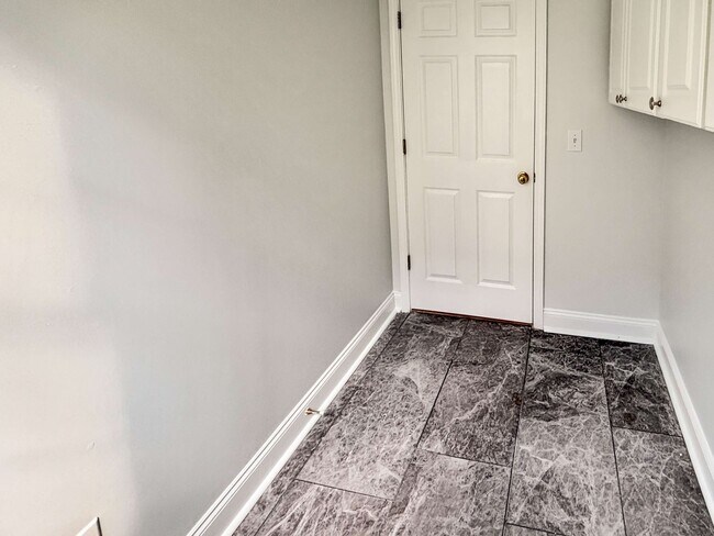 Building Photo - Gorgeous Home in Mableton