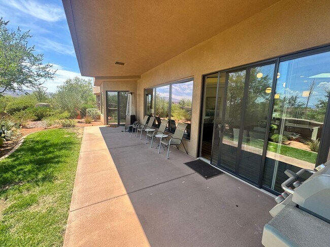 Building Photo - 2085 Tuweap Dr