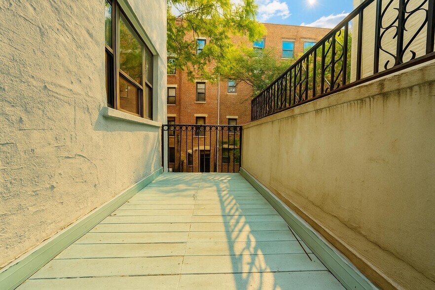 Building Photo - 306 W 106th St