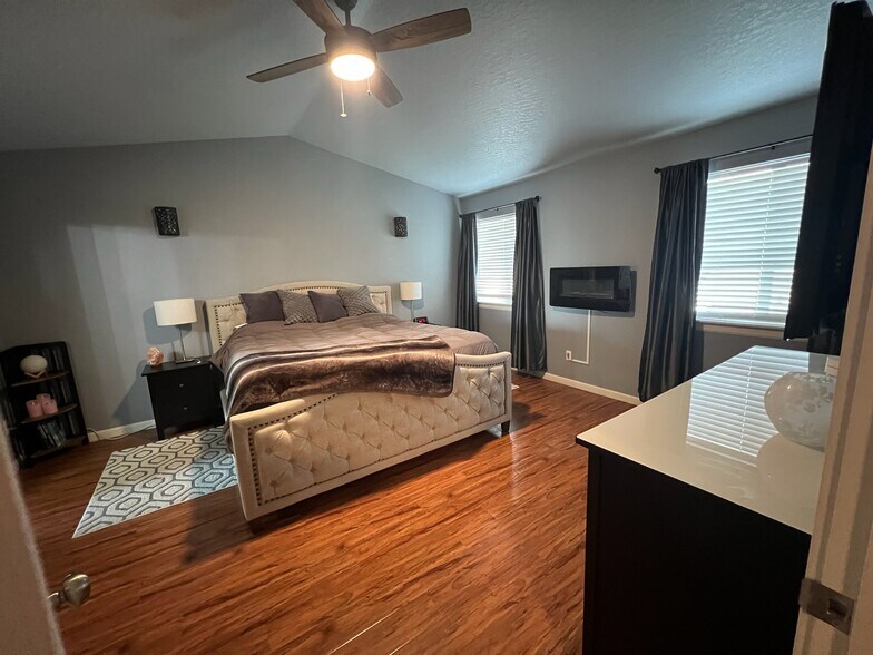 Building Photo - 1335 SW Lehman Ct