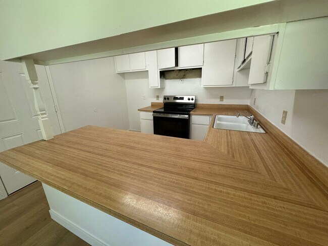 Building Photo - 3 bedroom 2 bathroom | Half Plex House in ...
